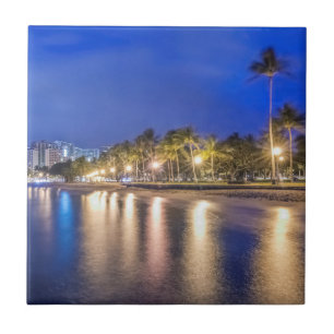 Cidade de Waikiki em Dawn