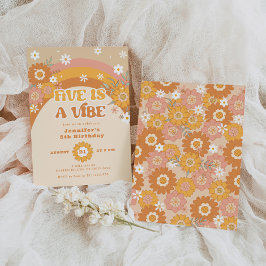 Cinco é um convite de aniversário de vibe retro gr