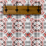 Cinza Negra Abstrato Branco Caleidoscópio<br><div class="desc">Esse azulejo cerâmico é uma impressionante mistura de estilos tradicionais e modernos. O design é balanceado e intrincado, apresentando formas vermelhas vibrantes esboçadas em conjunto branco contra uma canvas de cinza. O padrão, que parece ser uma fusão de elementos florais e abstrato, cria um efeito visualmente convincente. O design é...</div>