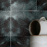 Cinzas Escuras Elegantes, Cabos e Loops Intratos A<br><div class="desc">Essa cerâmica ostenta um design intricado que imediatamente desenhar o olho. O azulejo é adornado com motivos circulares, cada um composto por delicadas espirais e laços, criando um efeito que lembra os mandalas do ornamentado. A cor base do azulejo é a cinza escura, que serve como uma canvas, permitindo que...</div>