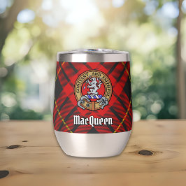 Clan MacQueen Crest sobre Tartan