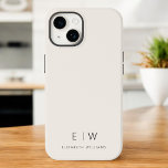 Clássico Neutro Moderno Nome do Monograma Minimali<br><div class="desc">Eleve o seu smartphone com a nossa capas de iphone Clássica Elegante Moderna e Minimalista do Nome do Monograma. Esse caso meticulosamente projetado combina sofisticação do eterno com o minimalismo contemporâneo. Criado à perfeição, ele não só protege seu dispositivo, como também adiciona um toque de estilo personalizado. As opções de...</div>