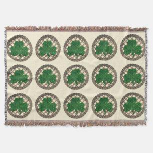 Cobertor Bige Shamrock Sobre Nódulos Célticos Jogando Banhe