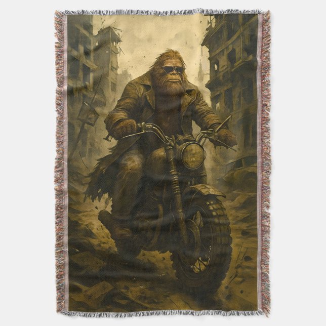 Cobertor Bigfoot Riding Through a Post-Apocalyptic City (Frente Vertical)