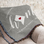 Cobertor Cidade inicial de Washington DC Personalizada<br><div class="desc">Mostre algum orgulho de nossa cidade com esta fofinha cinza rustica jogando cobertor com "casa" em letras brancas de escrita em caligrafia com um mapa da silhueta de Washington DC em pé para a letra "O". Um dentro de ilustração do coração vermelho no mapa do estado completa o design; você...</div>
