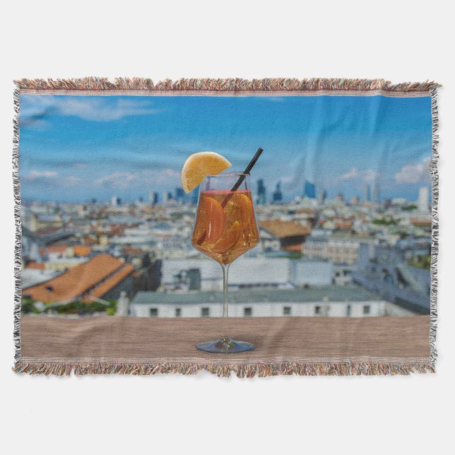 Cobertor Coquetel Spritz numa mesa com vista a Milão (Frente)