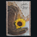 Cobertor Country Sunflower and Lace Western Weding<br><div class="desc">O encantador Campo Girassol e Lace Western Wedding Throw pode ser personalizado com os nomes da noiva e do noivo e a data da cerimônia de casamento para criar um presente duradouro. Este cobertor de casamentos do tema rústico, informal mas elegante, apresenta uma fotografia floral fina de um par de...</div>