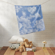 Bonito Coração Moldou Nuvem no Céu Azul Feliz