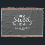 Cobertor de Casamento Personalizado para Casais<br><div class="desc">Um cobertor aconchegante com as palavras Lar Doce Lar e seu nome e data de casamento. Personalize este cobertor cinza e branco para um lindo presente de casamento ou aniversário. Outras cores disponíveis. Desenhado para você por Blackberry boulevard.</div>