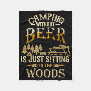 Cobertor De Velo Acampamento Sem Cerveja Está Sentado Na Floresta
