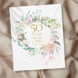 Cobertor De Velo Aniversário do Casamento do Ouro 50 Watercolor Flo<br><div class="desc">Apresentando uma delicada camada floral de aquarela,  este cobertor botânico do 50º aniversário de casamento keepsawn pode ser personalizado com suas informações especiais de aniversário na elegante tipografia de ouro. Projetado por Thisnotme©</div>