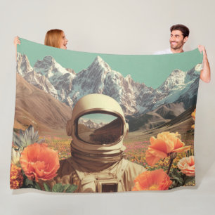 Cobertor De Velo Astronauta Surrealista em Campo de Flores