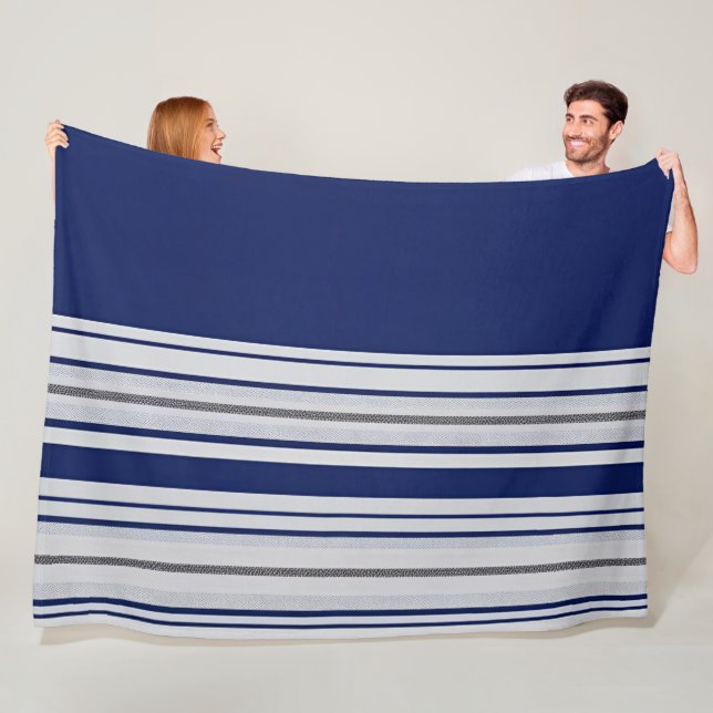 Cobertor De Velo Azul e branco com realces pretos (In Situ)