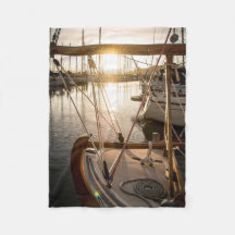Barco à Vela Náutico e Pôr do Sol na Marina