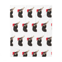 Bernedoodela festiva e fofa vestindo um chapéu de