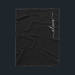 Cobertor De Velo Black Girly Monographic Name Modern<br><div class="desc">Nome do Monograma Negro Fleece Blanket Isto faz o doce e perfeito aniversário de 16 anos,  casamento,  chá de panela,  aniversário,  chá de fraldas ou festa de solteira presente para alguém que ama luxo de luxo e estilos quíticos.</div>