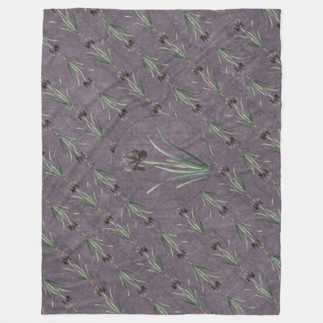 Cobertor De Velo Black Iris on an antique tapestry (Frente)