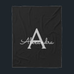 Cobertor De Velo Black Silver Modern Script Girly Monographic Name<br><div class="desc">Monograma de Script Faux Silver e Preto Adicionar Seu Próprio Nome Fleece Blanket. Isto faz o doce e perfeito aniversário de 16 anos,  casamento,  chá de panela,  aniversário,  chá de fraldas ou festa de solteira presente para alguém que ama luxo de luxo e estilos quíticos.</div>