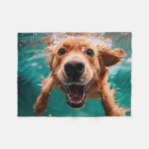 Cobertor De Velo Cachorro Feliz da Raça Golden Retriever Nadando Su