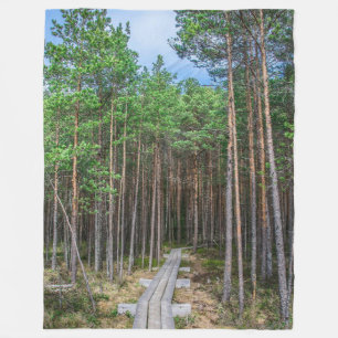 Cobertor De Velo Caminho de madeira na floresta de pinheiros