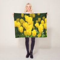 Campo de tulipas amarelas brilhantes