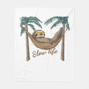 Cobertor De Velo Chillin' Sloth em uma camiseta de Hammock Oversize