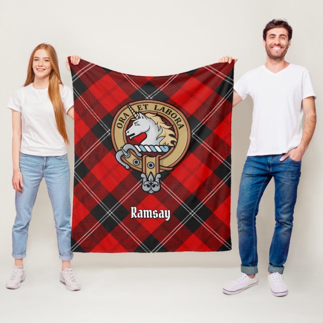 Cobertor De Velo Clan Ramsay Crest sobre o Red Tartan (In Situ)
