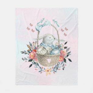 Cobertor De Velo Coelhinho bonito em uma cesta com ovos e flores Bo