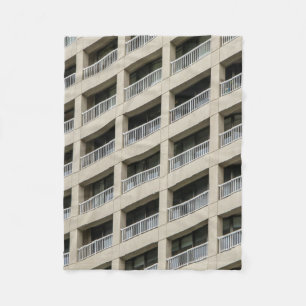 Cobertor De Velo Construção de betão branco durante o dia