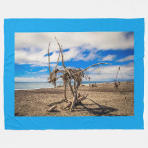 Driftwood trabalho de arte em Hokitika Beach, Nova