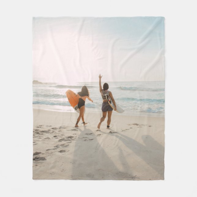 Cobertor De Velo Duas mulheres caminhando em direção ao surfb do ca (Frente)