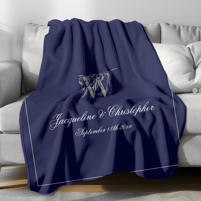 Cobertor De Velo Esquema do Monograma de Presente de Casamento - No (Elegant gray monogram with white font names and gray border against navy background fleece blanket.)