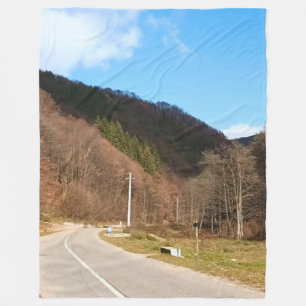 Cobertor De Velo Estrada Sinuosa Através da Floresta – Romênia Selv