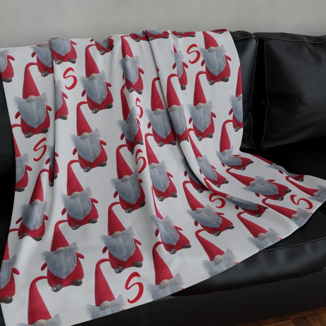 Cobertor De Velo Feliz Natal Gnomo Patterno Fleece Blanket (A cute Christmas gnome pattern with space for your initial. Perfect for festive snuggles)