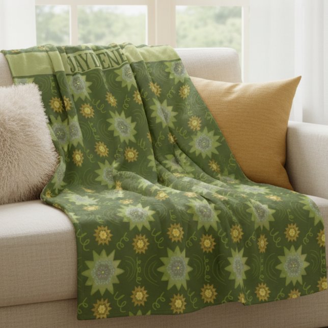 Cobertor De Velo Flores Geométricas Verde Oliva (Light & dark olive green with star flowers hand drawn pattern and a custom area for name or message)