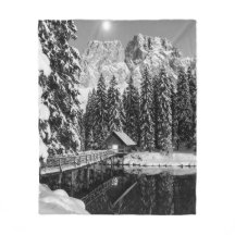 Foto de Cabin, Black and White Winter Mountain Lak