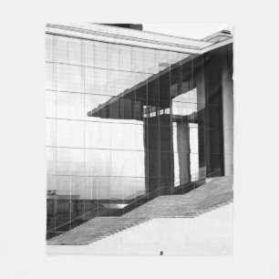 COBERTOR DE VELO FOTO EM GRAYSCALE DO HOMEM A ANDAR NO PAVEMEN CONC