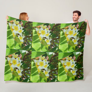 Cobertor De Velo Frangipanis Amarelos Crescendo Em Uma Árvore,