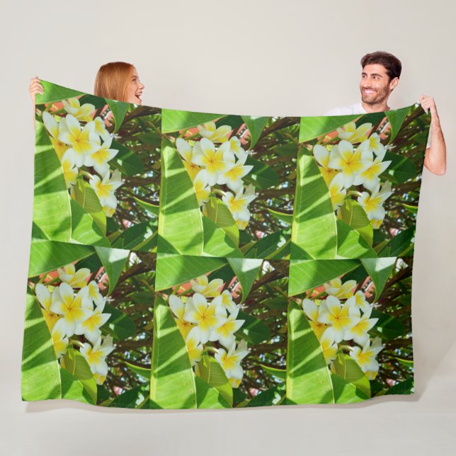 Cobertor De Velo Frangipanis Amarelos Crescendo Em Uma Árvore, (In Situ)