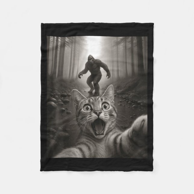 Cobertor De Velo Funny Surprised Ed Cat Selfie With Bigfoot Sasquat (Frente)