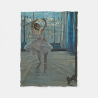 Cobertor De Velo Graceful Ballerina at the Window Fleece Blanket