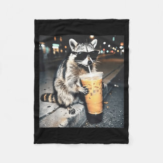 Cobertor De Velo Guaxinim bebendo café gelado meme engraçado de ani