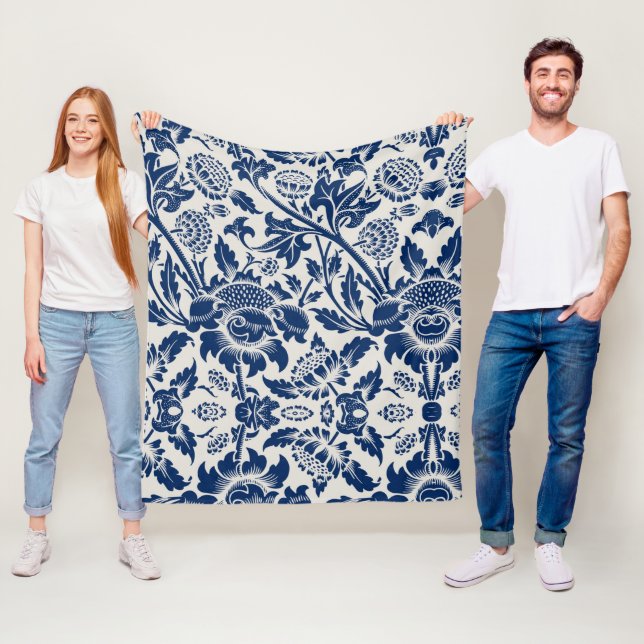 Cobertor De Velo Intricate blue floral pattern on light background (In Situ)