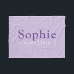 Cobertor De Velo Menina personalizada roxa<br><div class="desc">Design moderno e limpo para o seu pequeno. Personalize-o com o nome do seu bebê e mude as cores.</div>