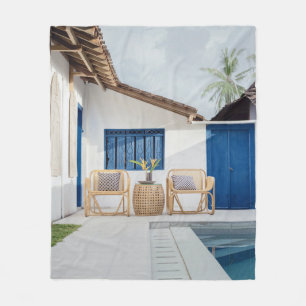 Cobertor De Velo Mesa e duas cadeiras, perto da piscina de nataçã
