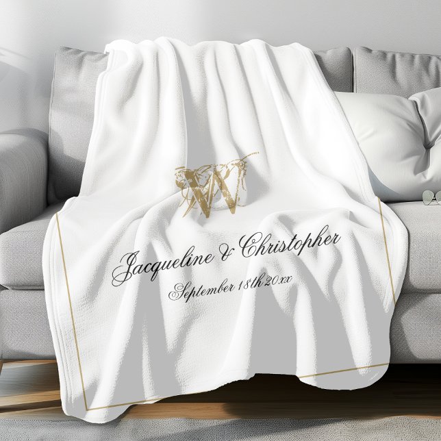 Cobertor De Velo Monograma do New Keepsasaoky Personalizado Moderno (Elegant gold monogram with black font names and gold border against white background fleece blanket.)