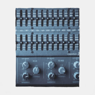 Cobertor De Velo Muitos botões de um mixer de som em um estúdio de