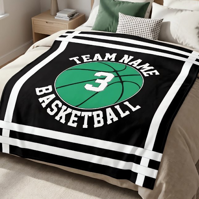 Cobertor De Velo Nome da Equipe de Basquete Verde & Número do Jogad (Personalized green basketball blanket on bed. Great for basketball players, teams and fans.)
