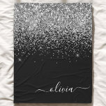 Cobertor De Velo Nome da Rapariga do Script de Largura Preta do Sil<br><div class="desc">Nome do Monograma do Script Glitter Glitter Silver e Black Sparkle e Blanket do Fleece Inicial. Isto faz o doce e perfeito aniversário de 16 anos,  casamento,  chá de panela,  aniversário,  chá de fraldas ou festa de solteira presente para alguém que ama luxo de luxo e estilos quíticos.</div>