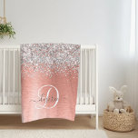 Cobertor De Velo Nome do Monograma do Glitter Metálico Brutado Dour<br><div class="desc">Personalize facilmente este design de cobertor de velo chic com tendência,  com brilho prateado bonito em um fundo metálico escovado de rosa dourado.</div>